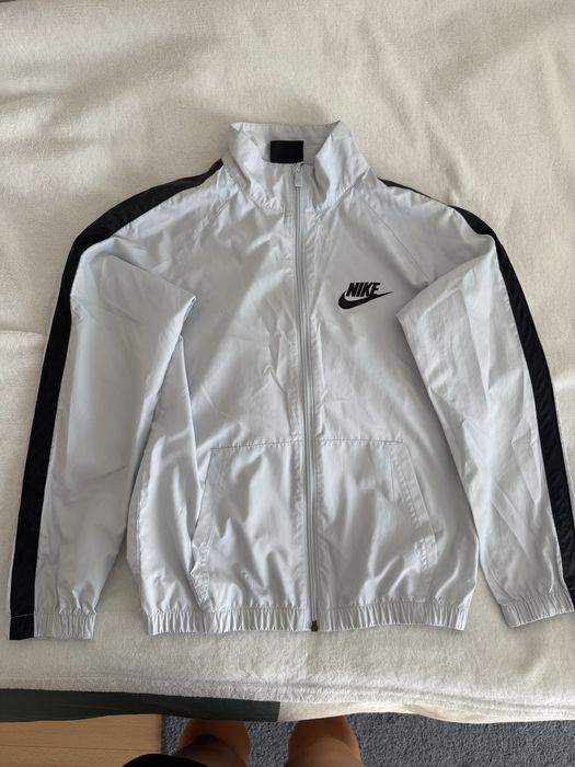 Corta vento - nike - 13 anos