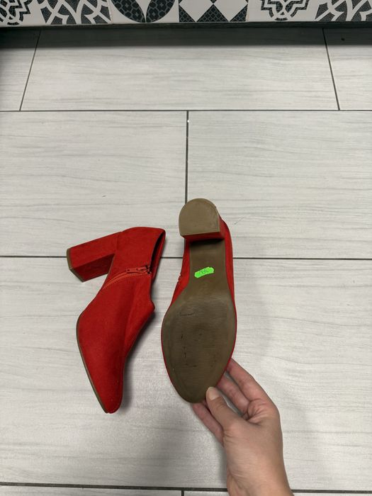 Czerwone botki M&S – rozmiar 39 – stan idealny!!