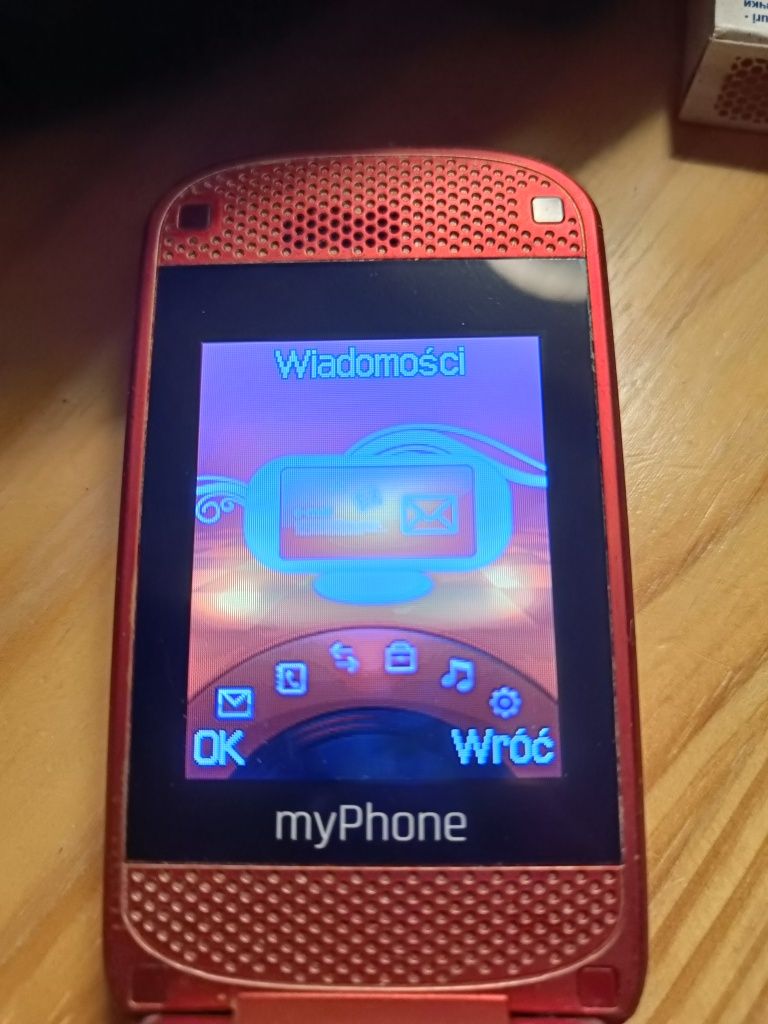 MyPhone z klapką dla starszych osób