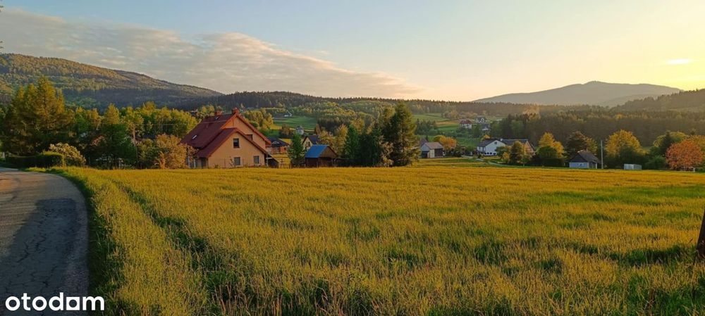 Na sprzedaż: 4 działki budowlane z widokiem na góry – po 8 arów każda