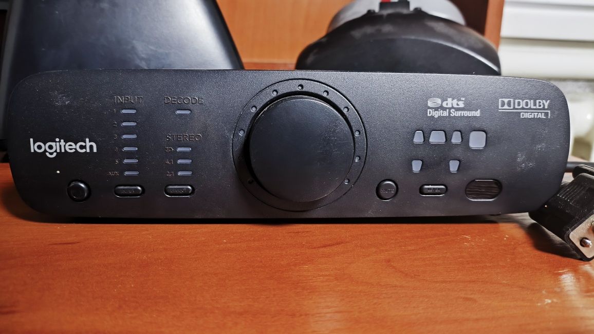 Акустична система Logitech 5.1 Z906 без сабвуфера (опис)