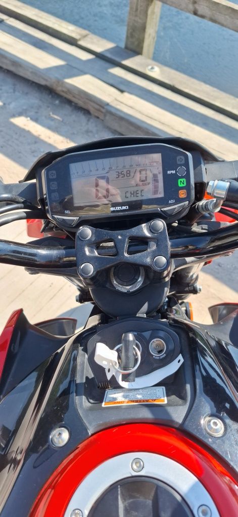 Sprzedam SUZUKI GSX-S.