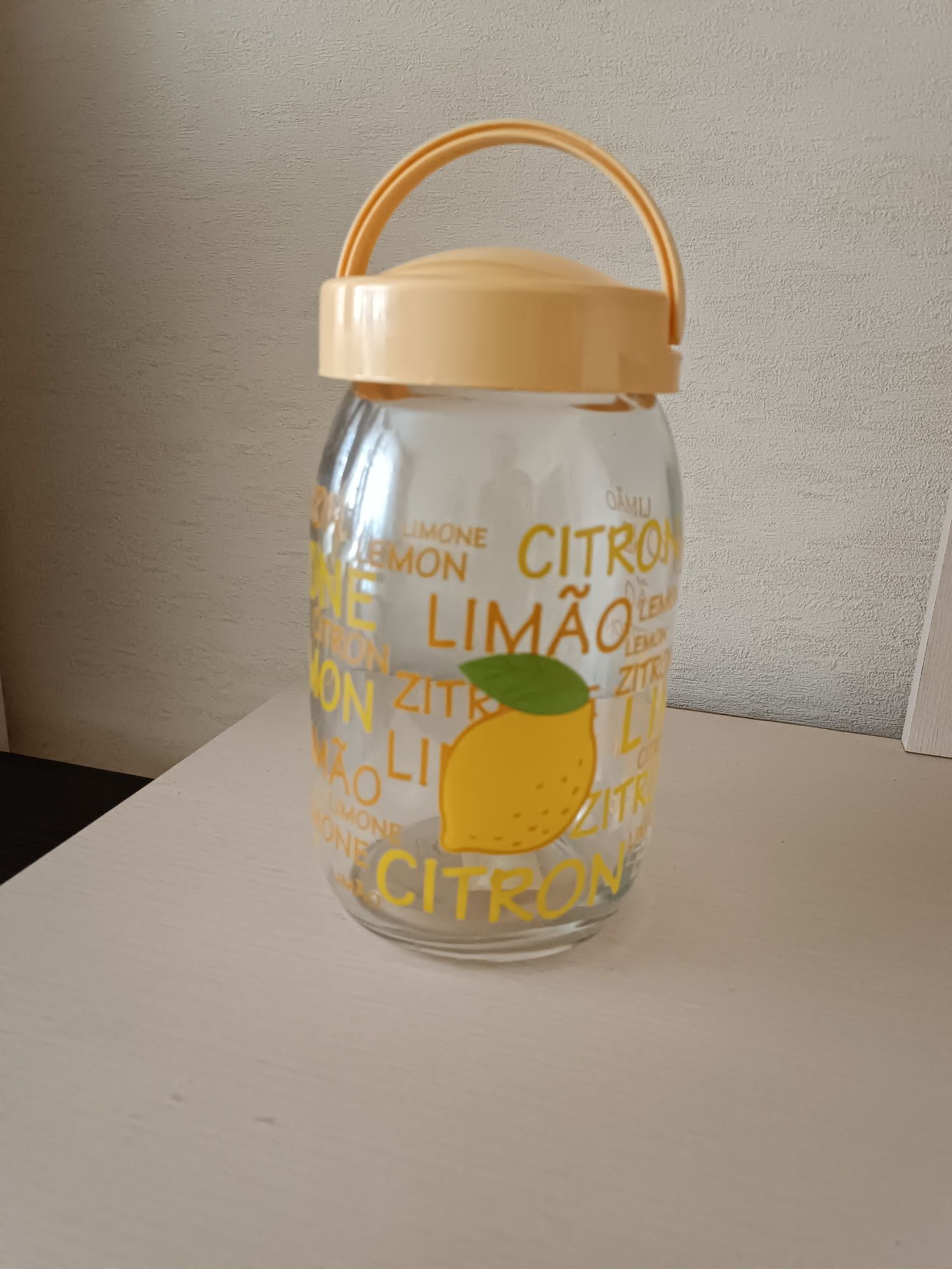 Скляна банка для сипучих 2 л..