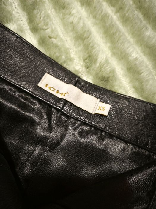 Шкіряна міні спідниця