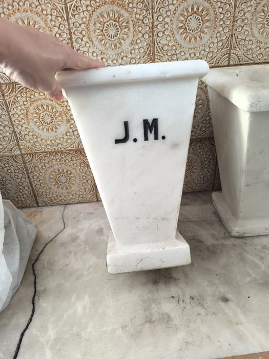 Apenas 2 jarras grandes  disponíveis - ver preco descrição