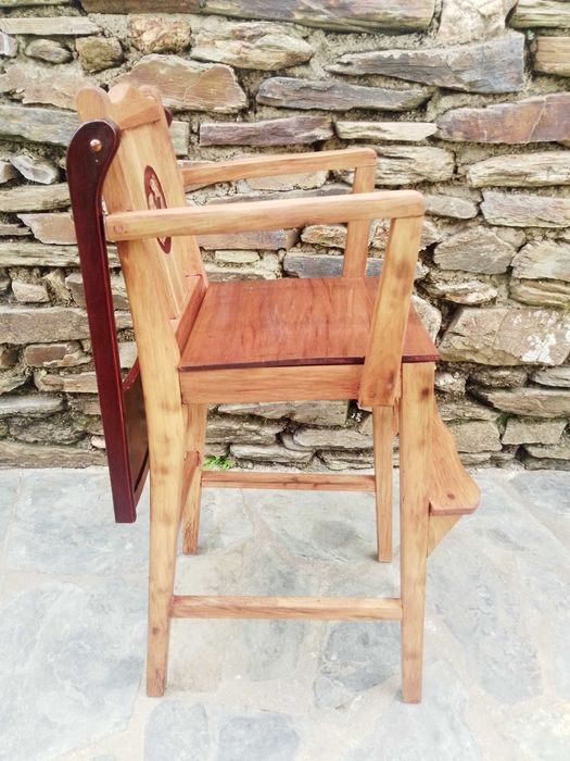 Cadeira de bebé e cavalo baloiço antigos