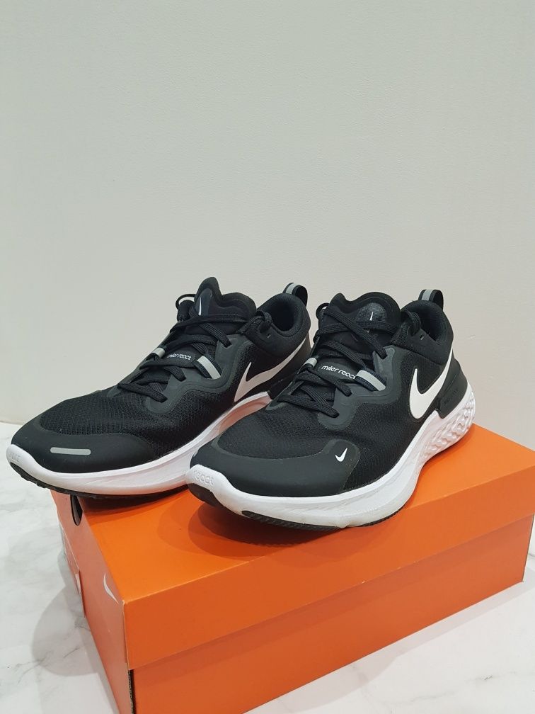 Кросівки Nike 45, устілка 29см