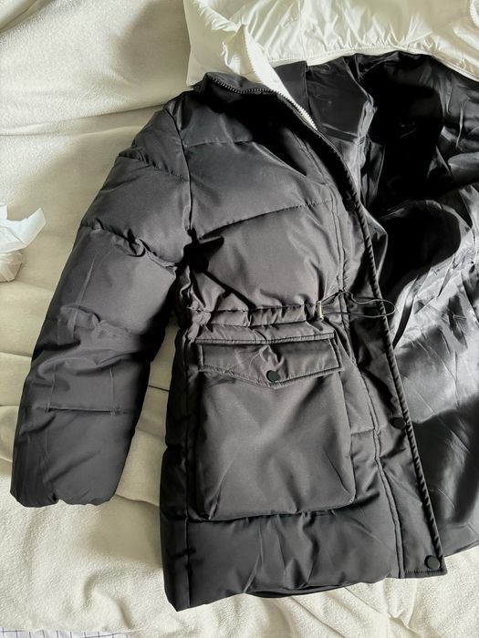 Жіноча чорна зимова куртка