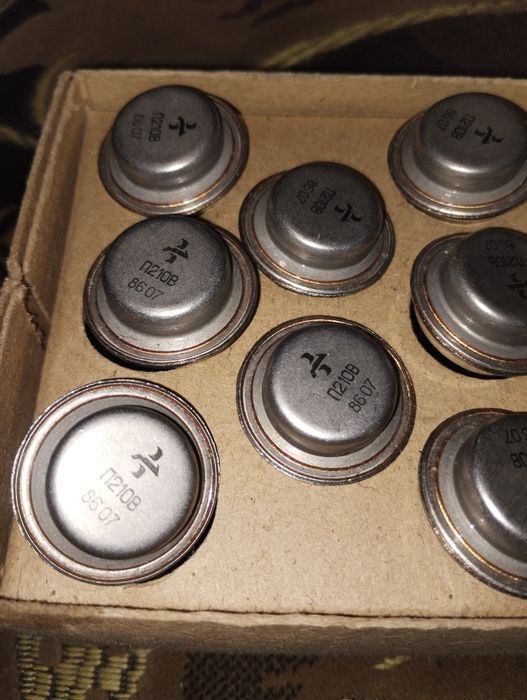 Транзистор П210В