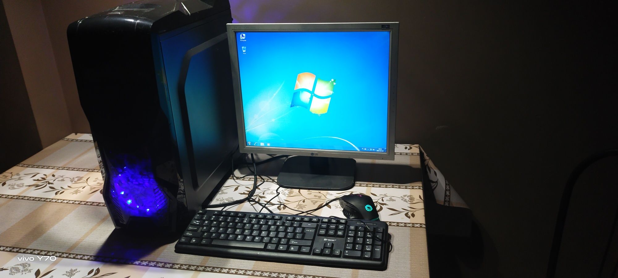Zestaw komputer stacjonarny komputer z monitorem