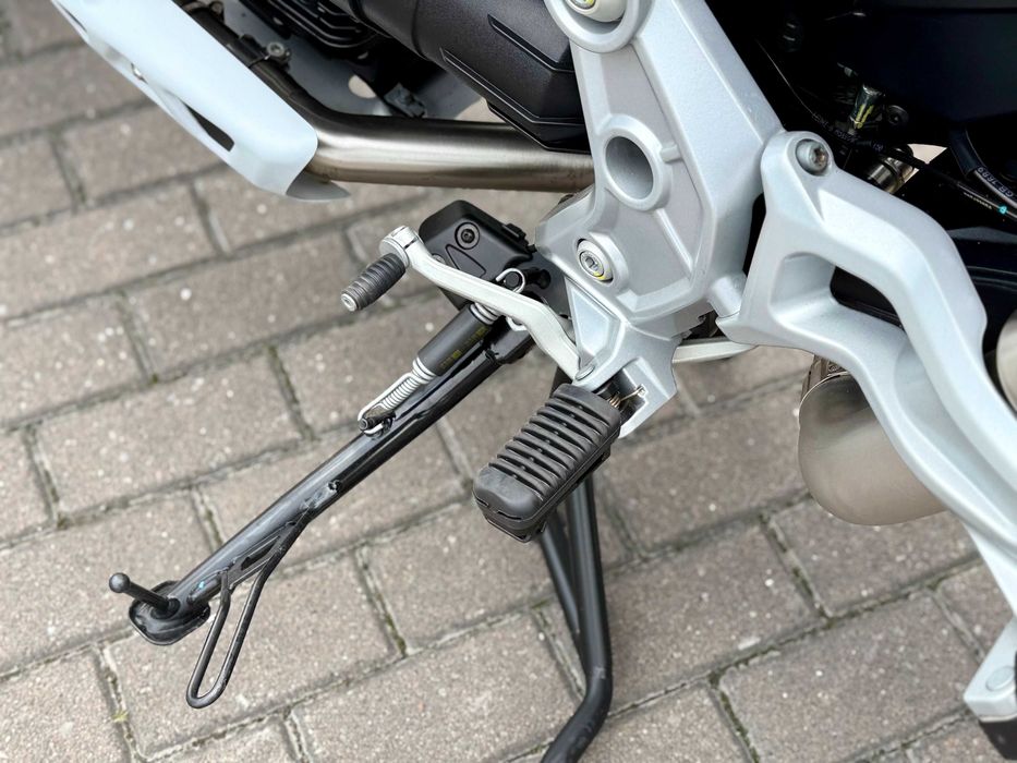 Moto Guzzi V85TT 2023 - Мотосалон.