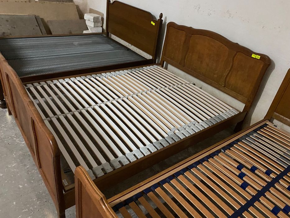 Łóżko Ludwikowskie 140x200 z Masywnym Stelażem – Elegancja i Komfort