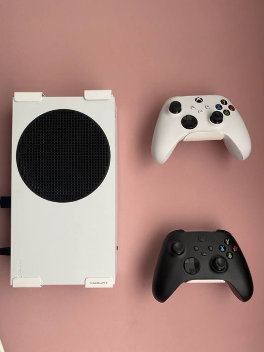 Xbox Series S 512 ГБ + 2 бездротові геймпади з коробкою.