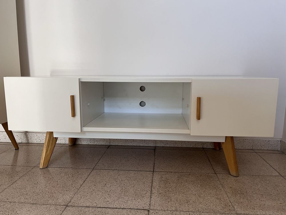 Dwie szafki - jedna z półkami i szufladą oraz szafka pod telewizor