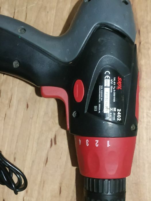 Шуруповерт Skil 14,4V Li-ion