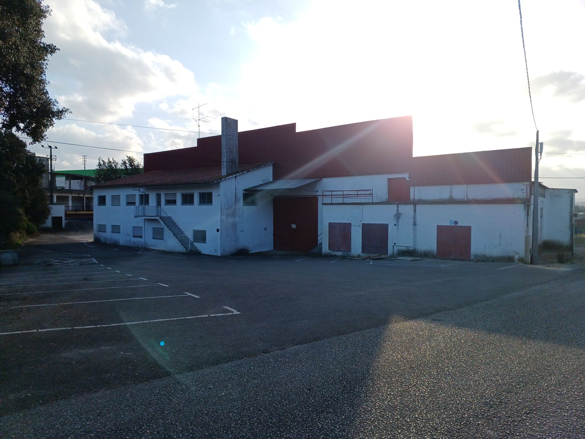 Pavilhão unidade industrial Z.I. Vilar dos Prazeres - Ourém- 9000 m2