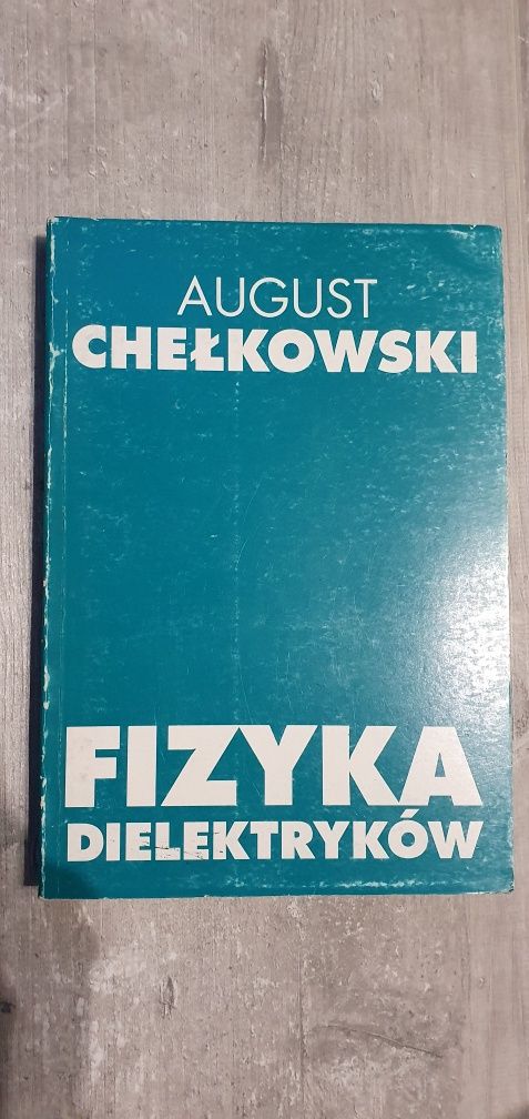 Fizyka dielektryków - August Chełkowski