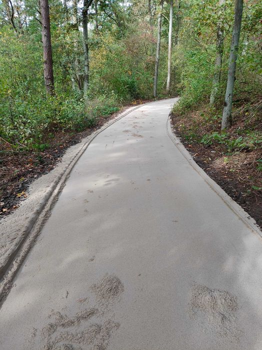 Utwardzanie dróg dojazdowych, placów, wykopy, koparka, tłuczeń