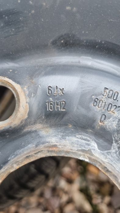 4 szt Felgi stalowe z oponami zimowymi 16 cali vw golf