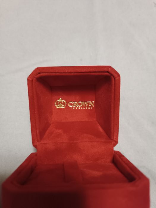 Подарочная коробочка CROWN Jewellery.