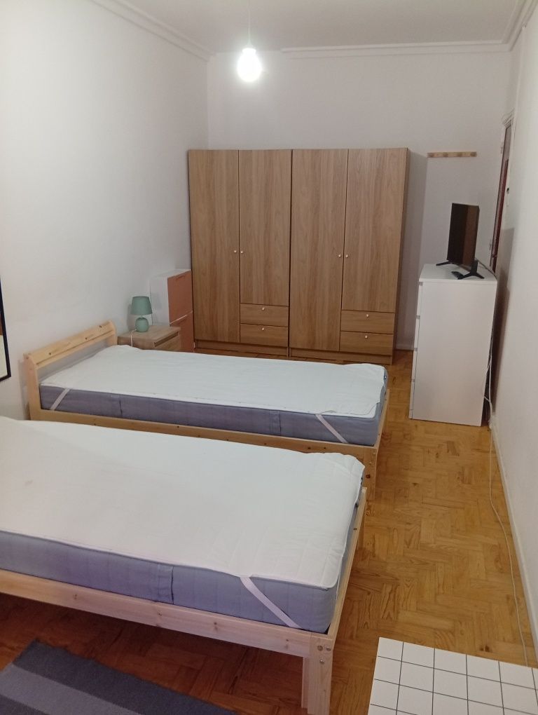 Alugo Quarto Partilhado