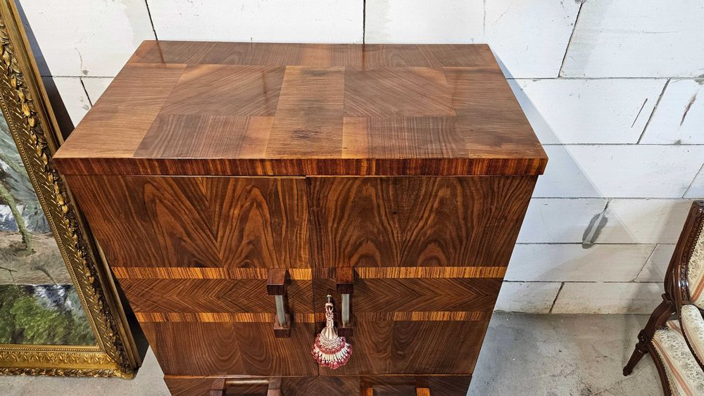 Stara podręczna szafka Komoda ART DECO ,,robi wrażenie,,