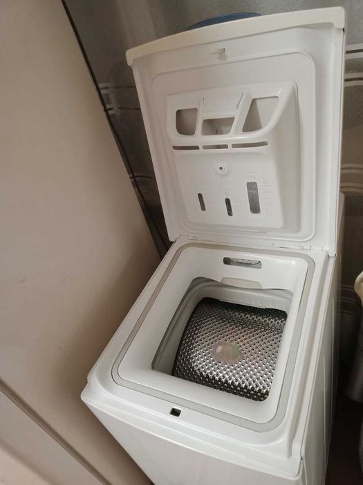 Продам вертикальную стиральную машину Whirlpool