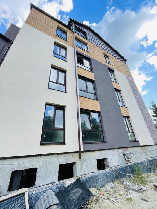 Продаж 2х к к  клубний будинок посеред соснового лісу Брюховичі Львів!