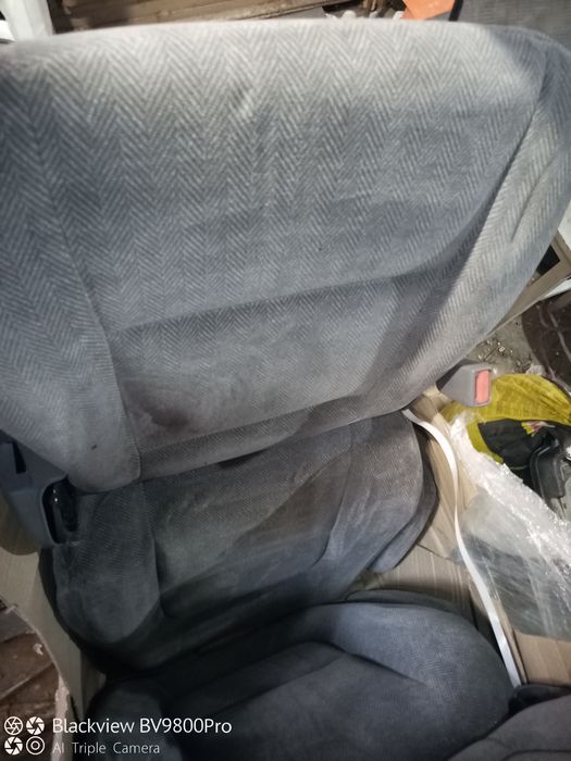 Продам дві передні сідушки