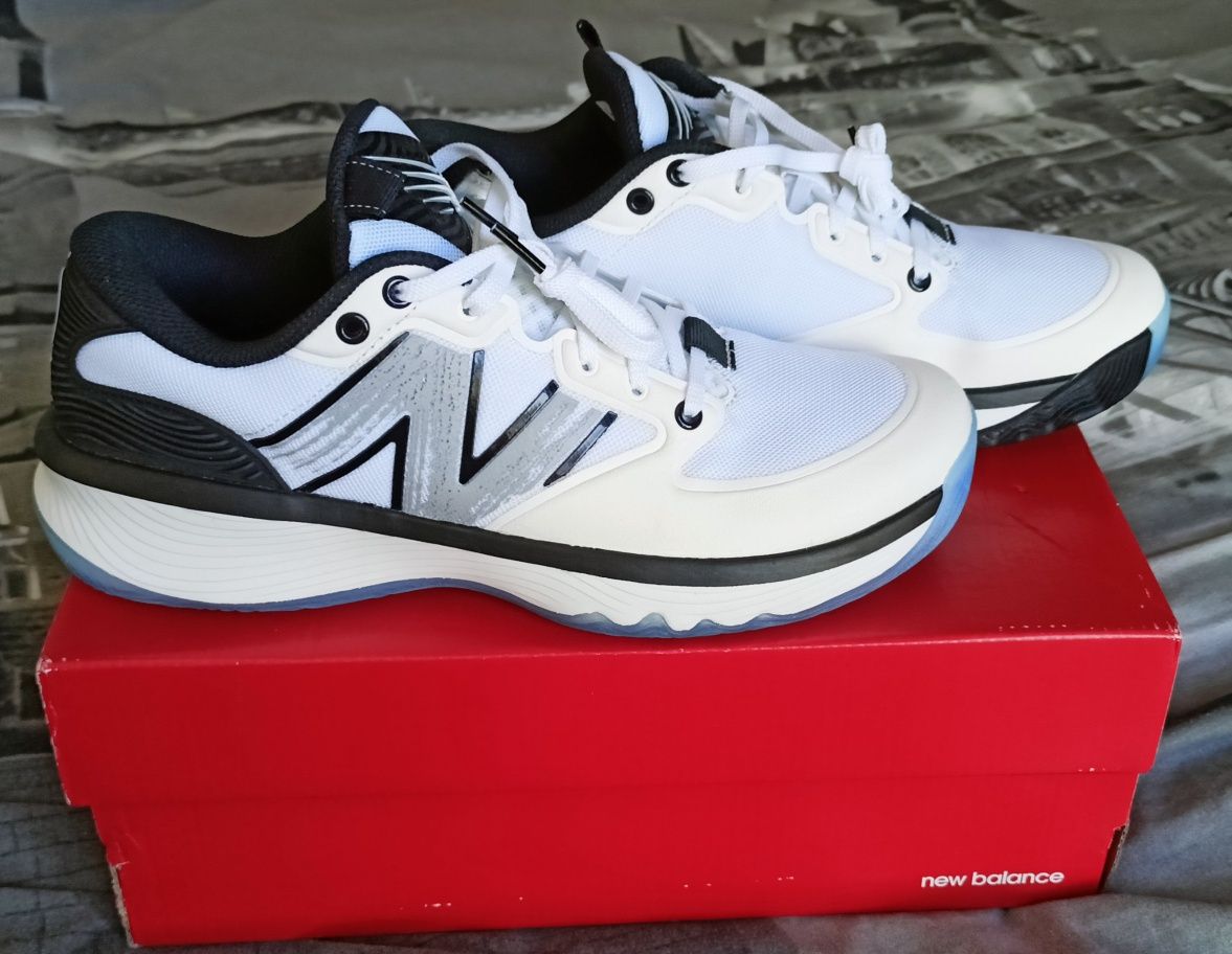 Buty sportowe New Balance męskie rozmiar 42 białe oryginalne