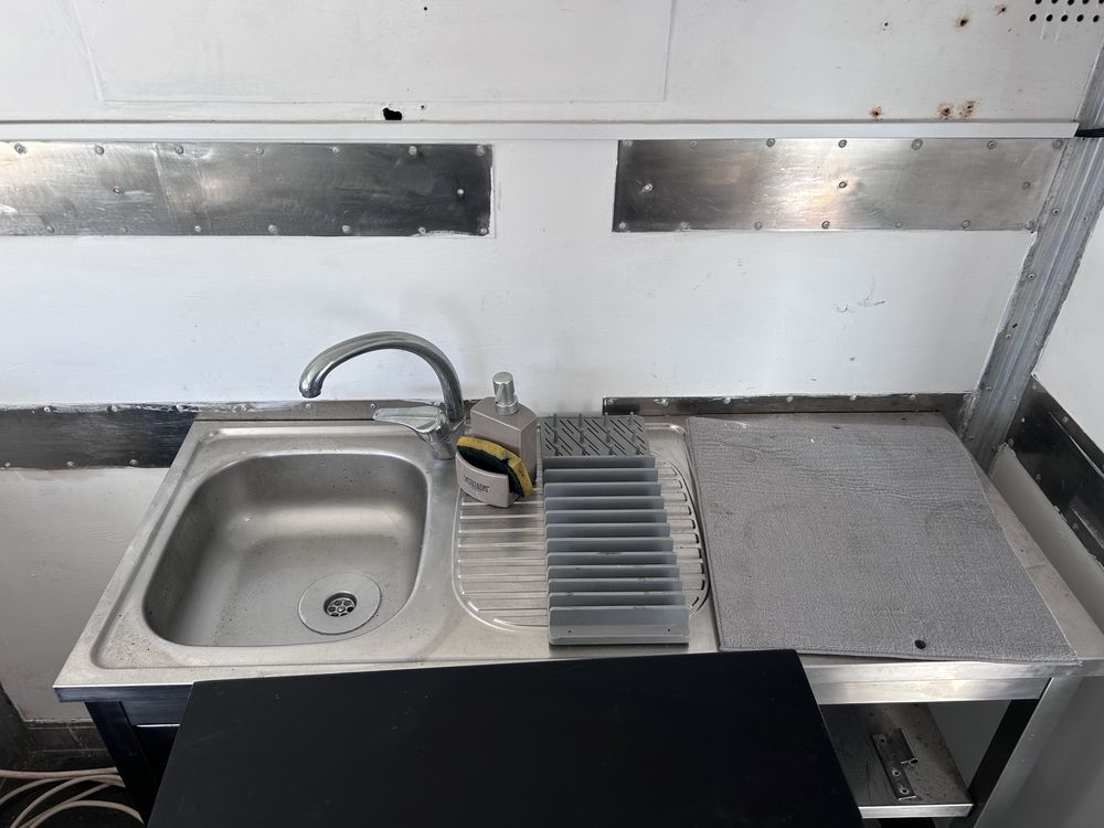 Maquinas doces e salgados com bancadas de inox