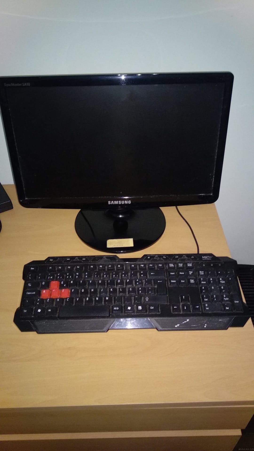 PC Gaming + ecrã e teclado  (i5 + r9 380)