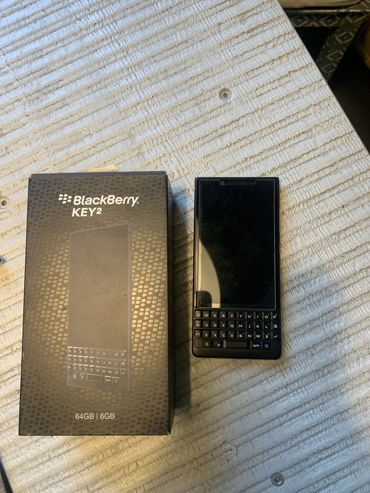 BlackBerry key2 model BBF 100-1