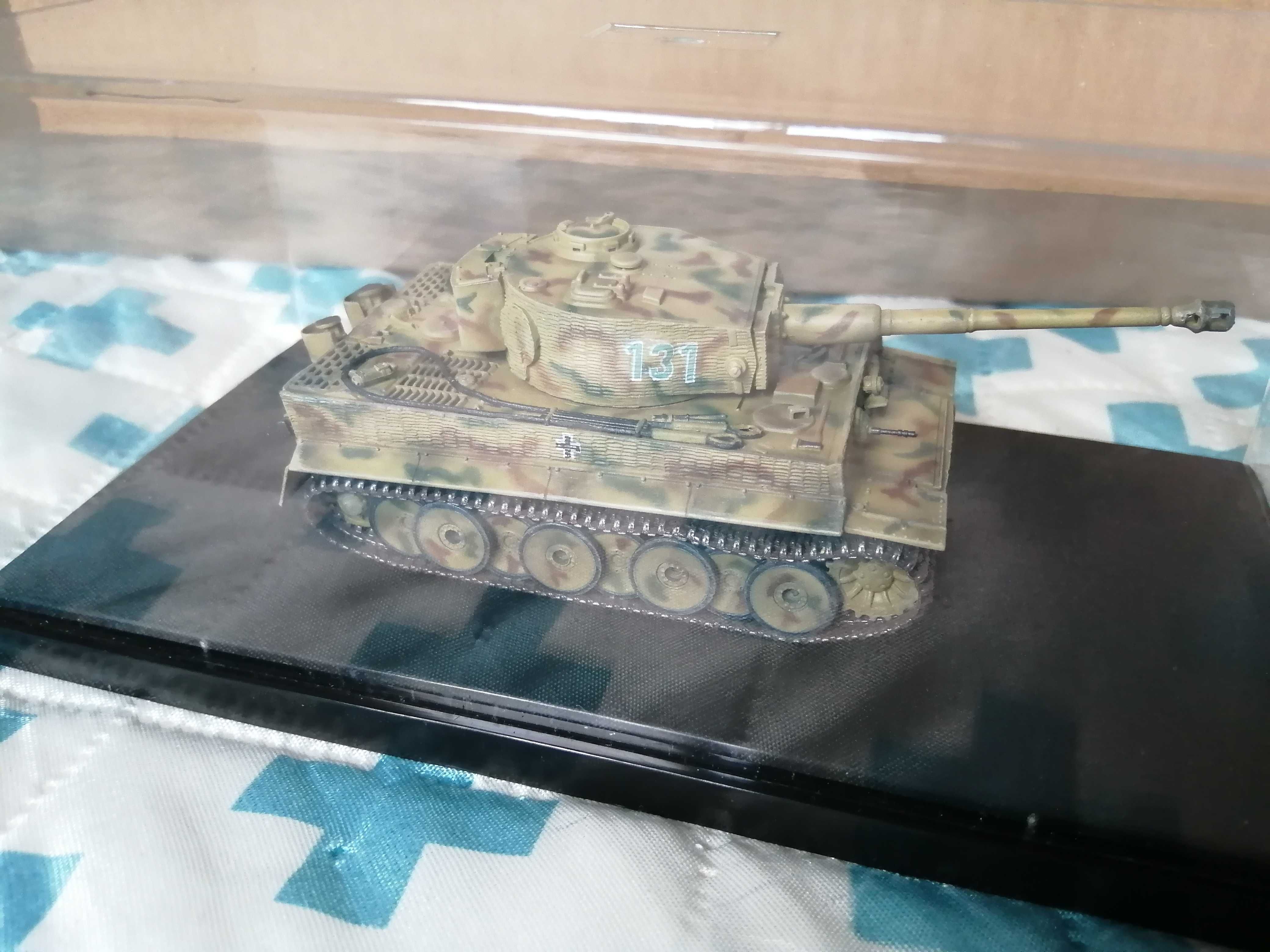 Veiculo de guerra escala 1/43 Novo