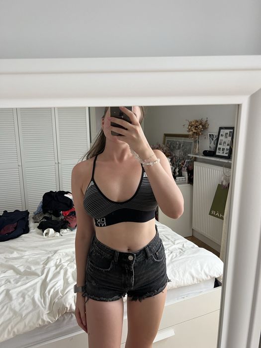 Jeansowe czarne krótkie spodenki szorty Zara XS y2k wycięte z wysokim