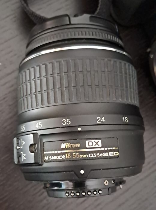 Nikon D3100 + objetiva