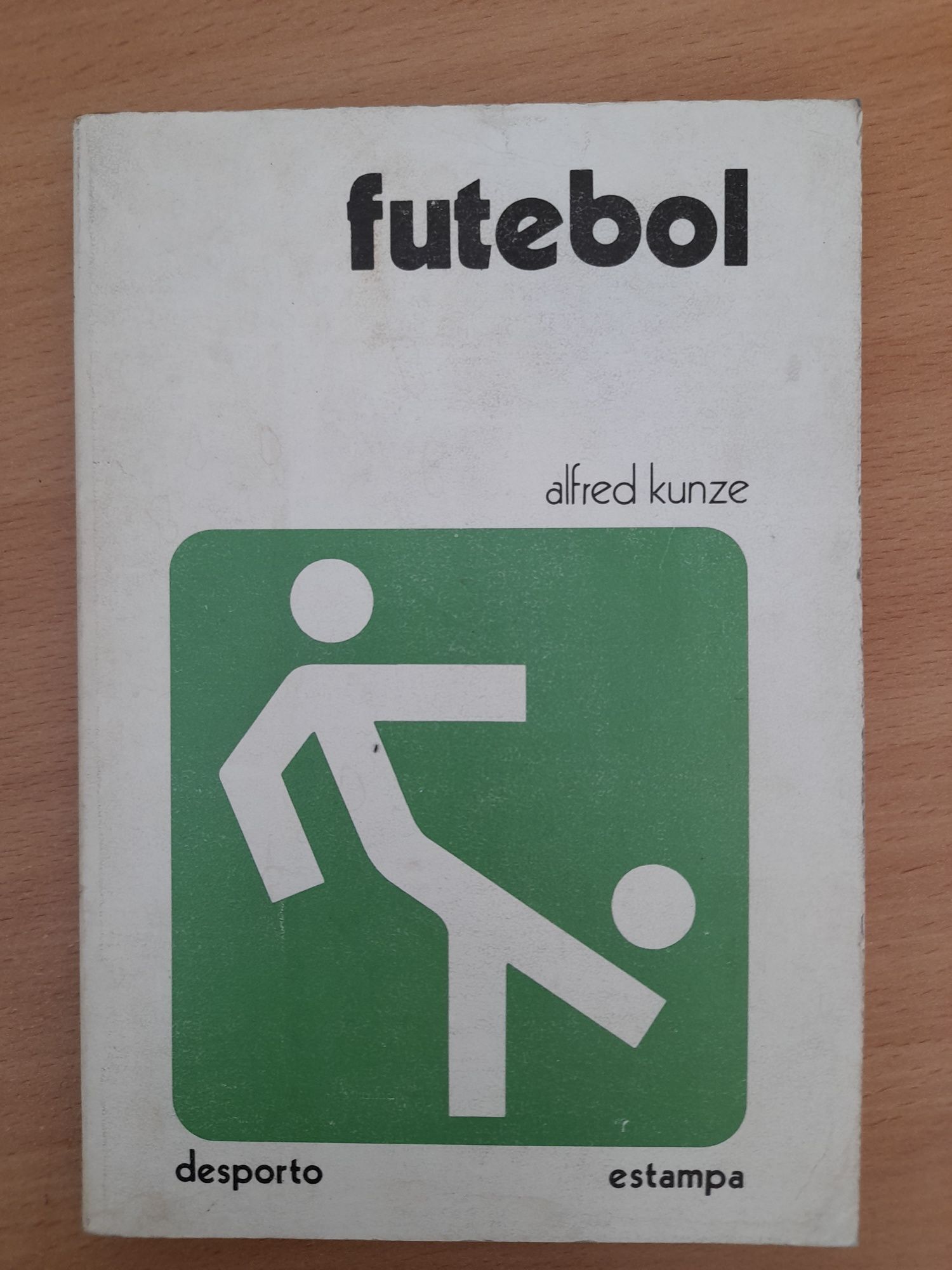 Livro "Futebol" de Alfred Kunze