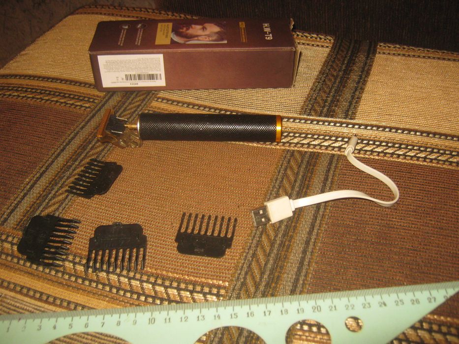 Небольшая машинка для стрижки,триммер.Перестала работать.