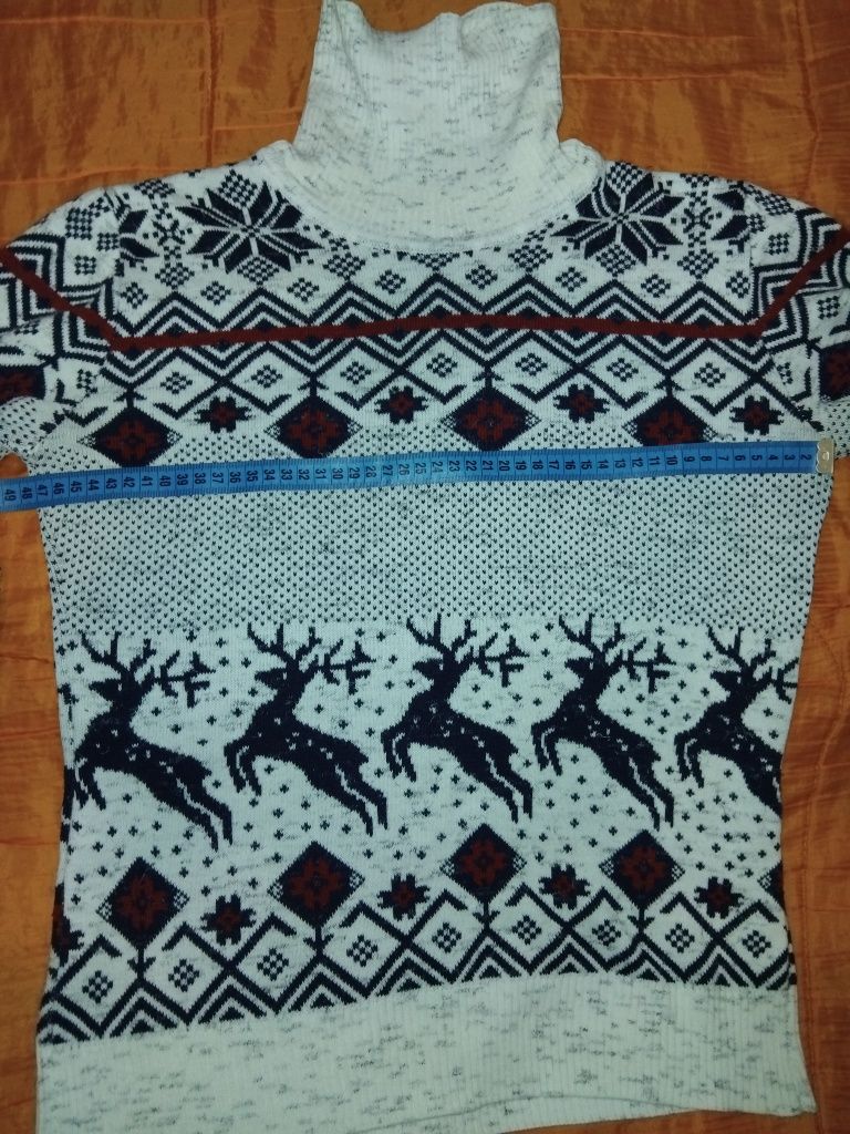 Тонкий свитерок с оленями
