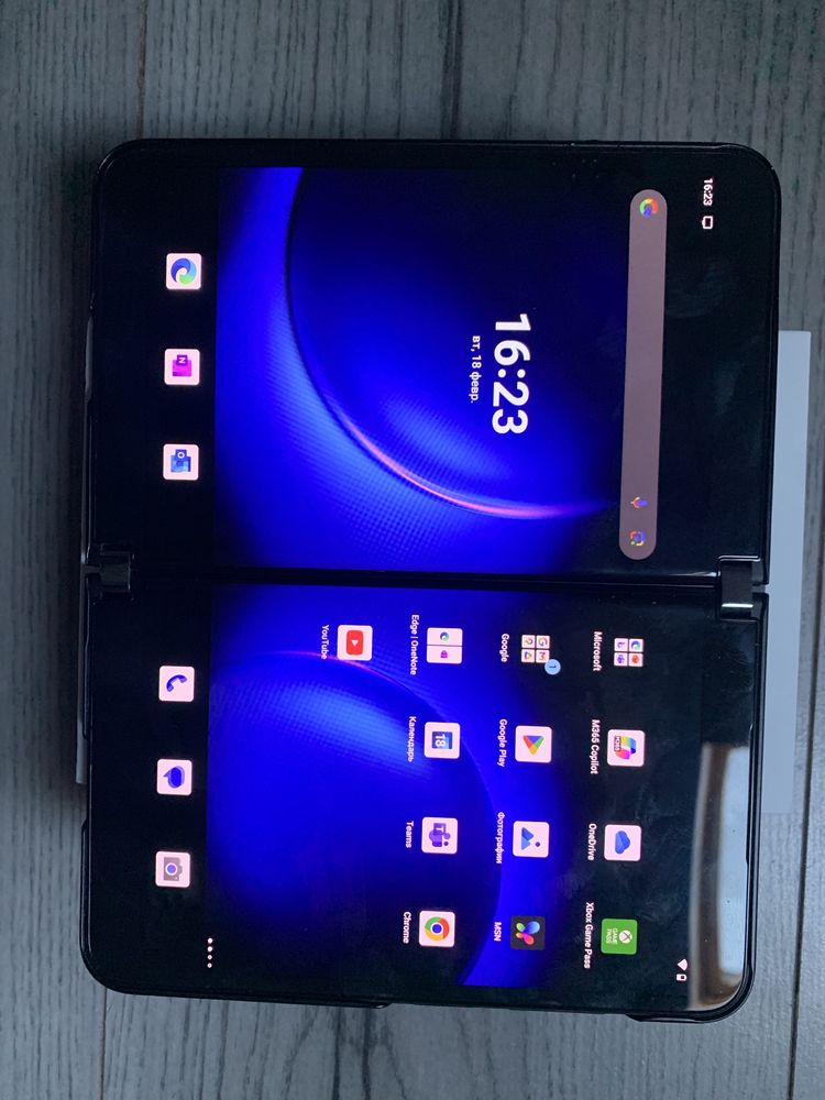 Maicrosoft surface duo 2