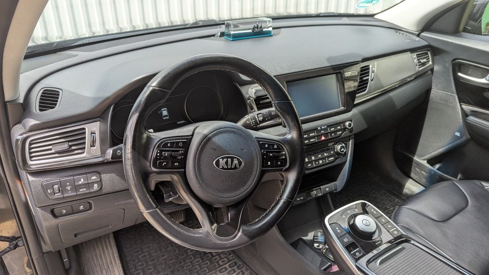 Продам автомобіль Kia niro