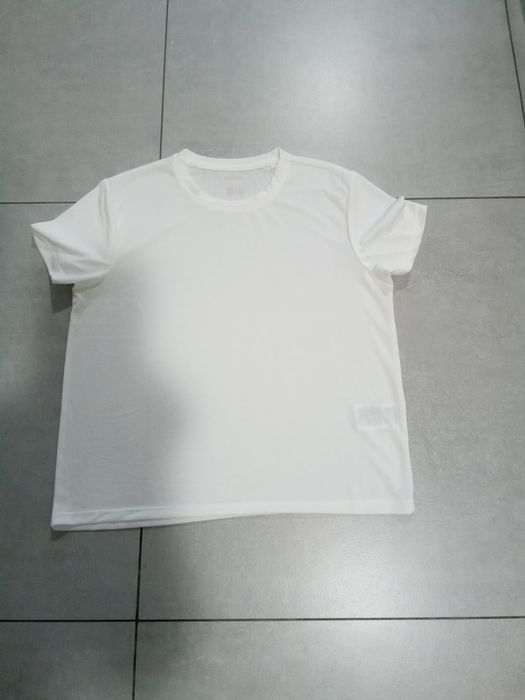 Paka różnych ubrań damskich