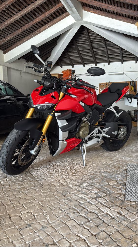 Ducati streetfighter V4S Vermelha