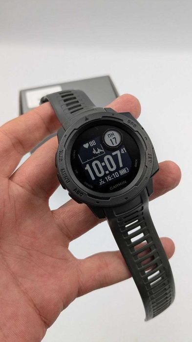 GPS-годинник Garmin Instinct
