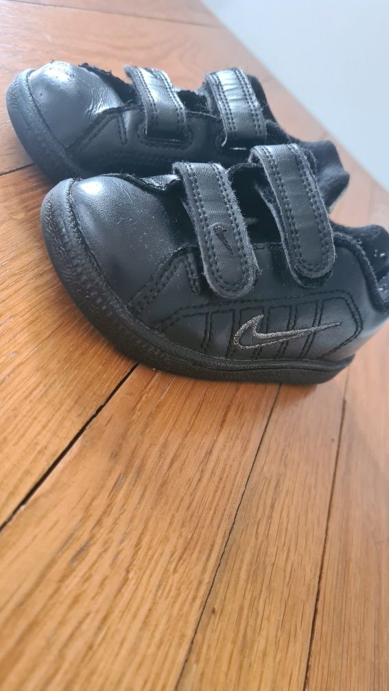 Nike czarne rzep rozmiar 22,5
