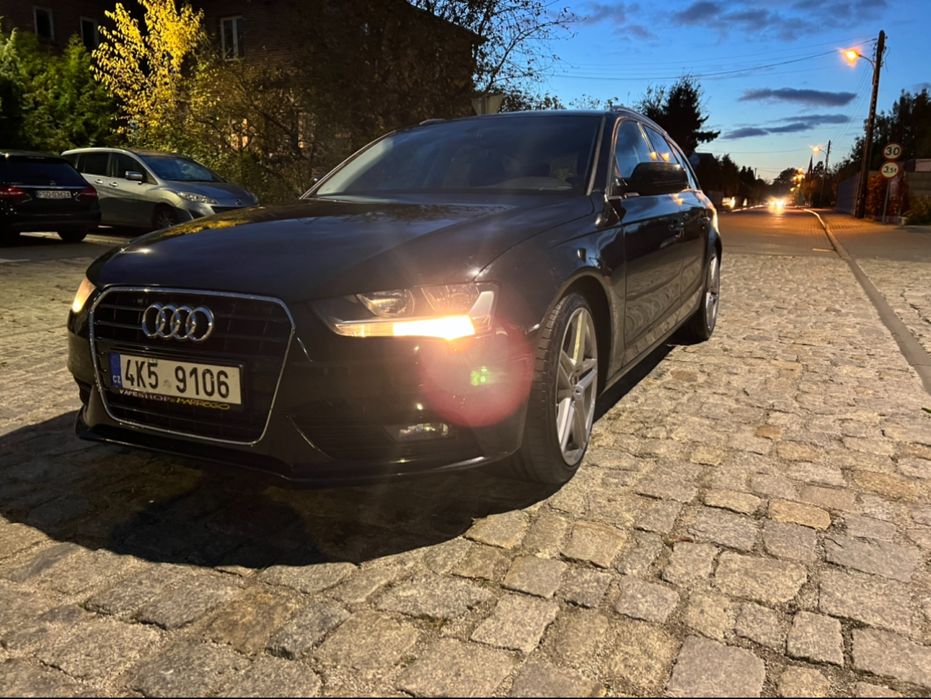 Audi A4B8 Lift 2012 rok 2.0tdi 144Ps
