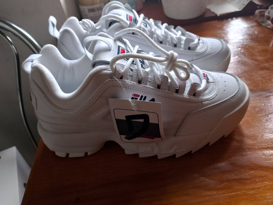 Buty białe Fila  mam na sprzedaż oryginalne