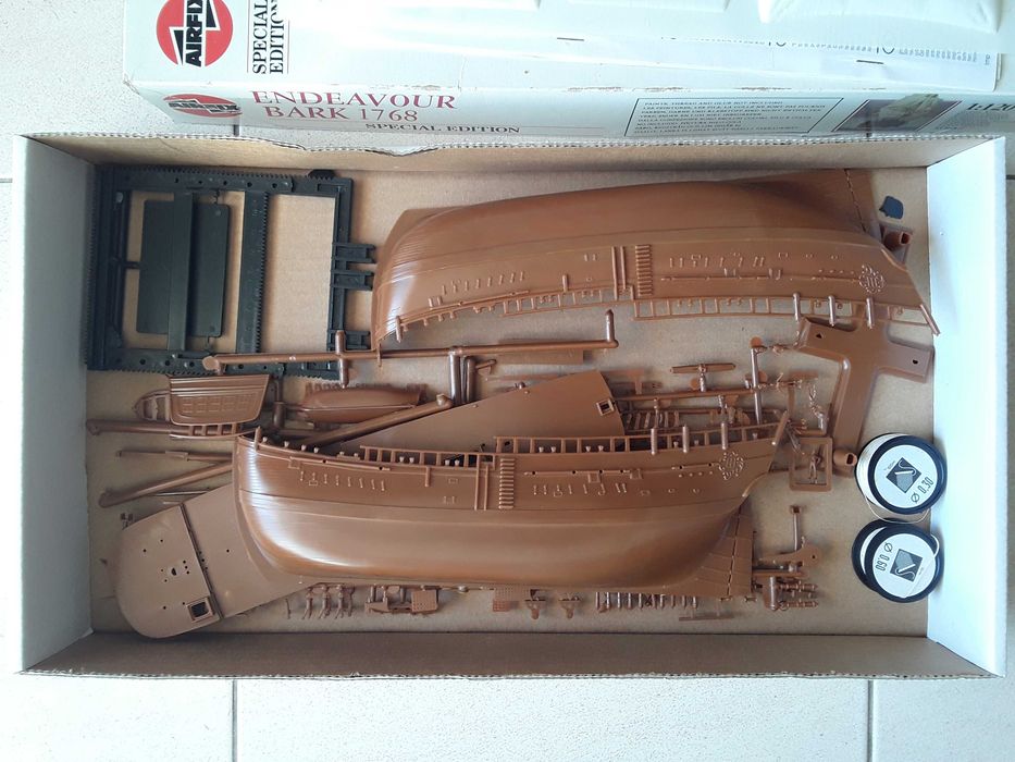 Veleiro de montar Endeavour Bark 1768 da Airfix