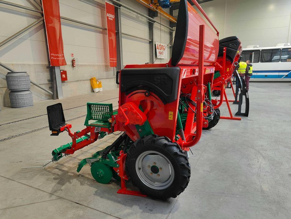 Siewnik Rzędowy Nabudowany AGRO-MASZ SR251 SR250 SR300 NOWY MODEL 2025