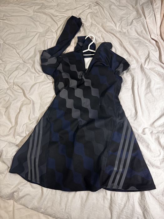 Adidas платье продам